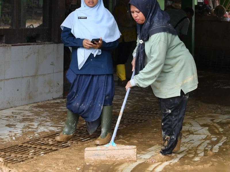 Kabar Gembira! 17.500 Guru yang Tugas di Daerah Terdampak Bencana Dapat Tunjangan Khusus Rp2 Juta