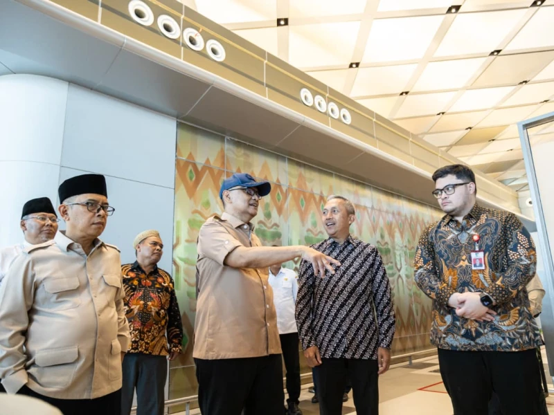 Menhaj Gus Irfan: Petugas Haji Kunci Keberhasilan Layanan di Lapangan