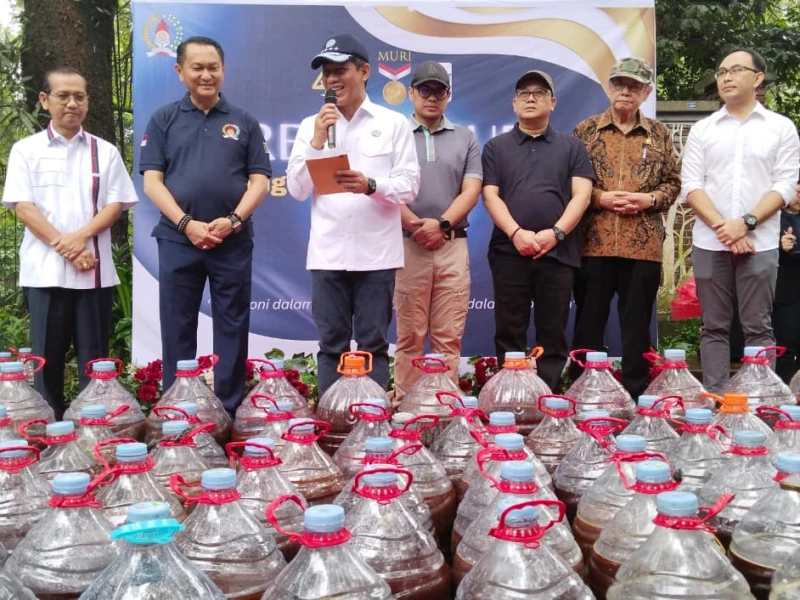 Pulihkan Sungai Cisadane, Gemabudhi–KLH Tuangkan 10.000 Liter Eco Enzyme