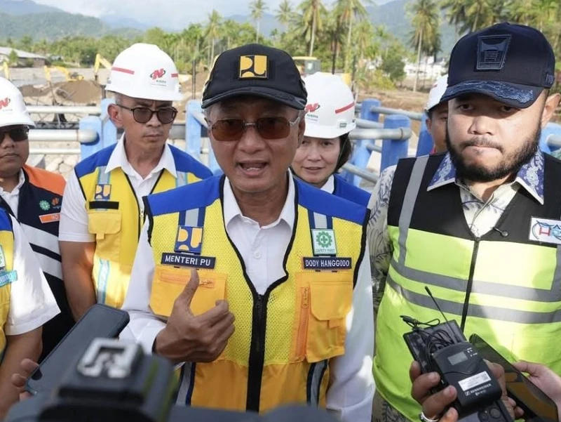 Ada 2.500 Lubang di Jalan Pantura, Menteri PU: Kita Pastikan H-10 Lebaran Sudah Tak Ada Lubang