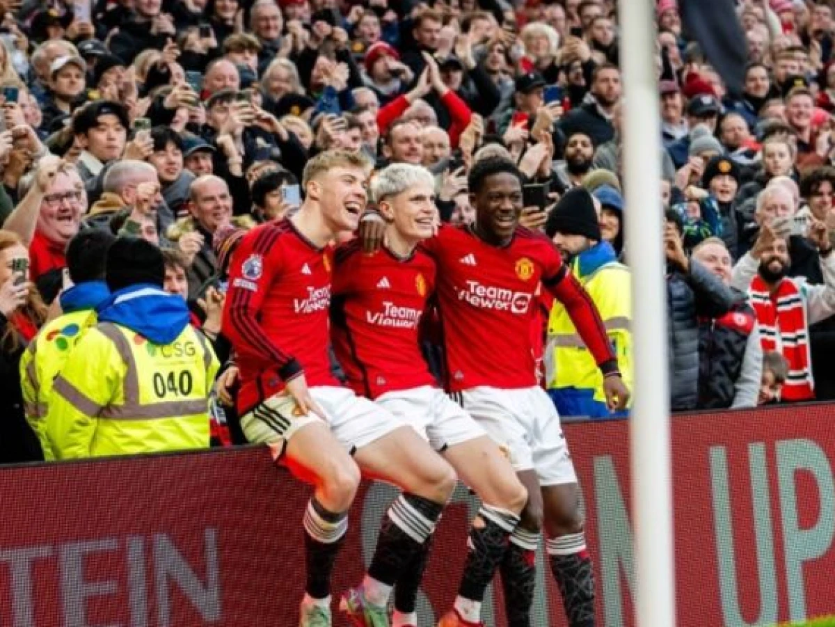 Liga Inggris: Liverpool Masih Puncaki Klasemen, MU Merangkak Dekati 4 Besar