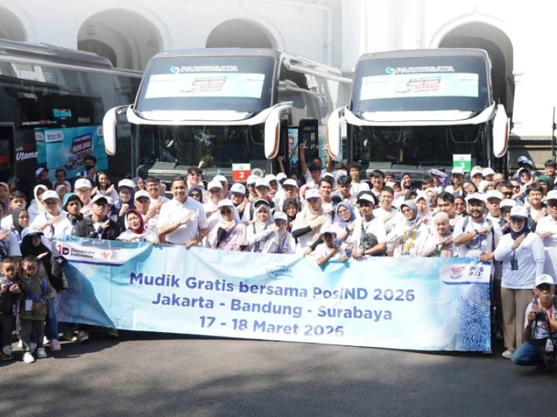 Daud Joseph Lepas Ratusan Peserta Mudik Gratis PT Pos Indonesia