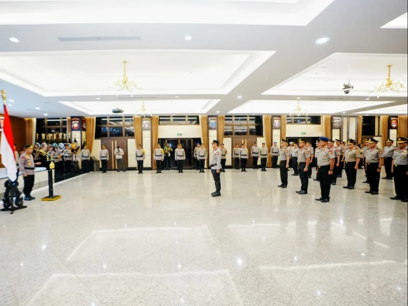 Tahun Baru, 42 Perwira Tinggi dan Puluhan Ribu Personel Polri Naik Pangkat
