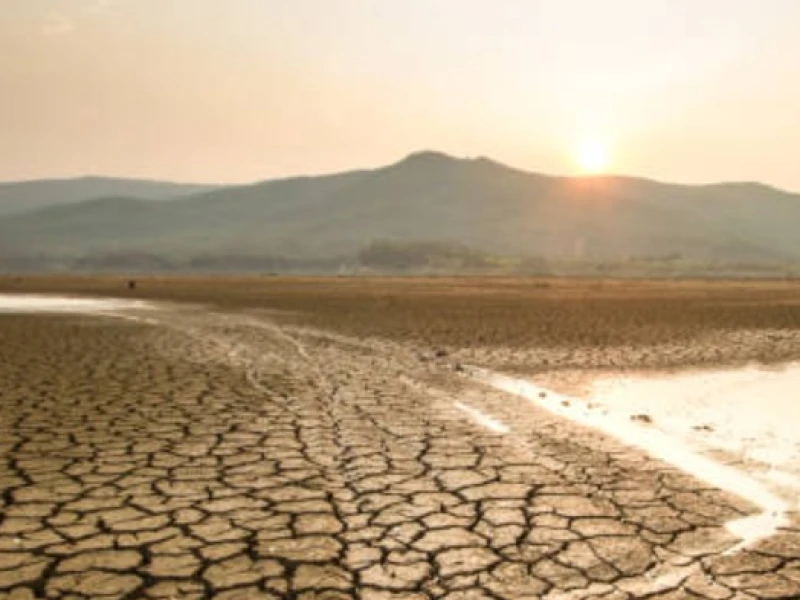 BMKG: Cuaca RI Masuk Masa Peralihan, Hujan Lebat dan Titik Panas Muncul Bersamaan