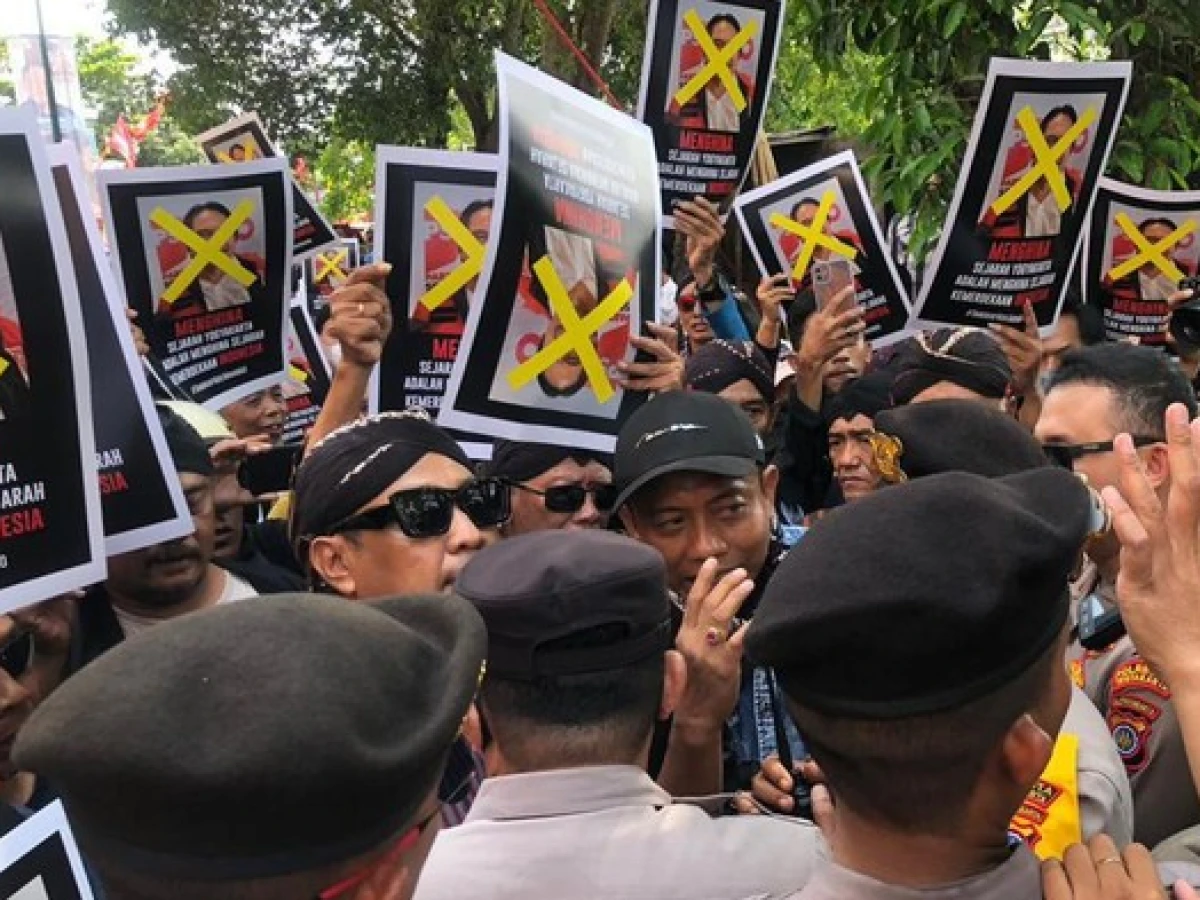 Ade Armando Sebut DIY Dinasti Politik Sesungguhnya, Kantor PSI Yogyakarta Digeruduk Massa