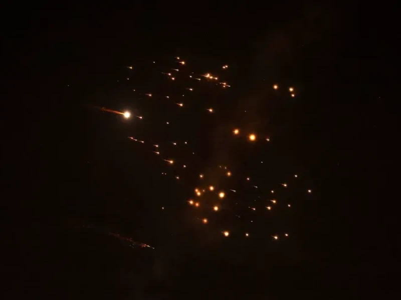 Balas Gugurnya Pejabat Dewan Keamanan, Iran Bombardir 100 Target di Israel dengan Rudal Hulu Ledak Ganda