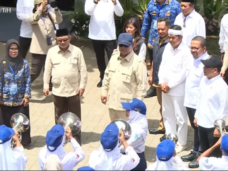 Digitalisasi Pembelajaran Dimulai, Prabowo Resmi Luncurkan Smartboard untuk Sekolah di SMPN 4 Kota Bekasi