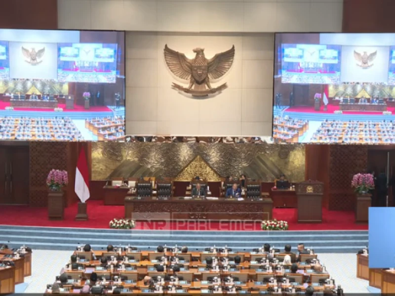 DPR RI Resmi Tolak Korps Bhayangkara di Bawah Kementerian, Sahkan 8 Poin Percepatan Reformasi Polri