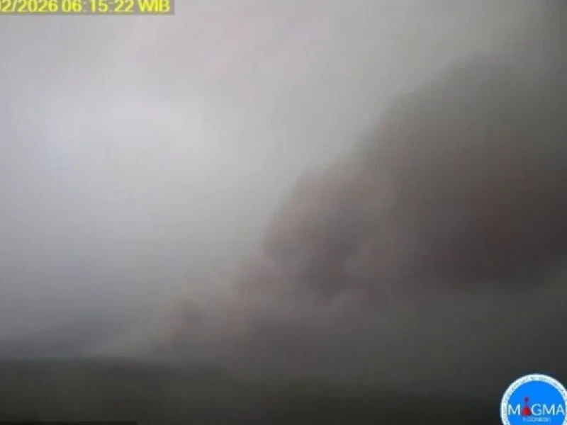 Gunung Semeru Kembali Bergolak Muntahkan Awan Panas, Warga Dilarang Beraktivitas di Radius 13 Km