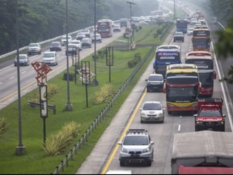 Jasamarga Terapkan Contraflow di Tol Jakarta-Cikampek di H+1 Lebaran