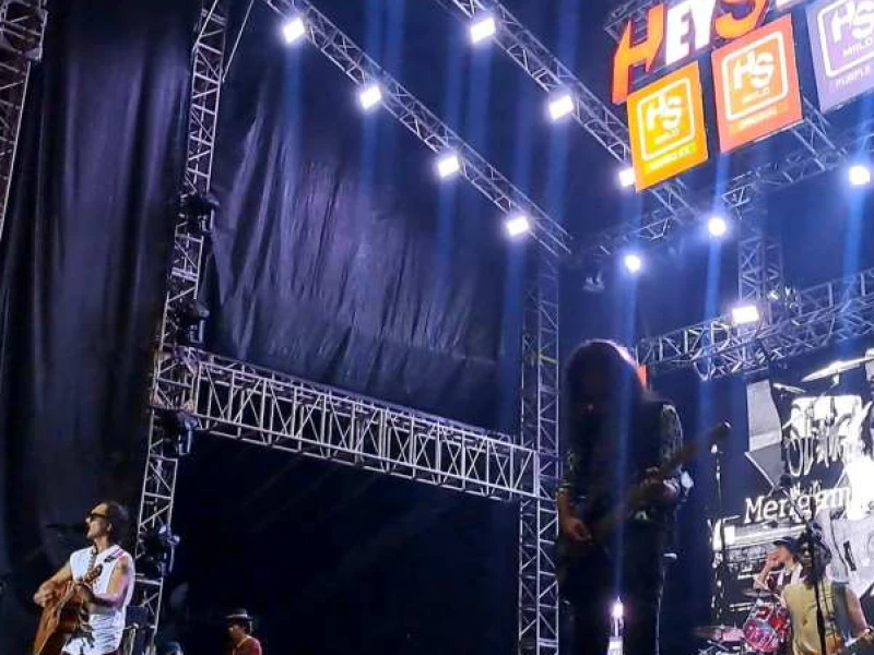 Konser Hey Slank di Semarang, Bimbim Ajak Slankers Berdoa untuk Sumatera: Semoga Cepet jadi Bencana Nasional!