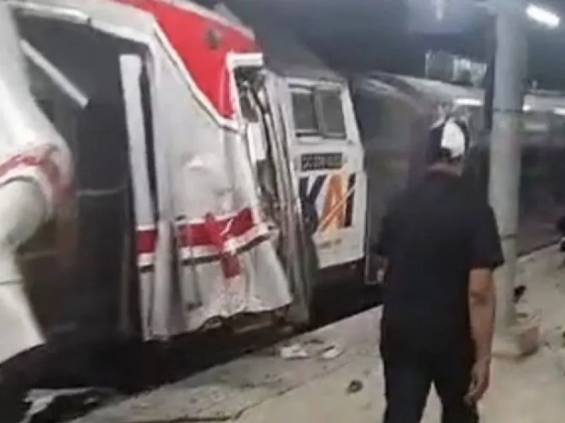 Tragedi Tabrakan Kereta Api di Bekasi Timur, KAI Fokus Evakuasi Penumpang dan Korban