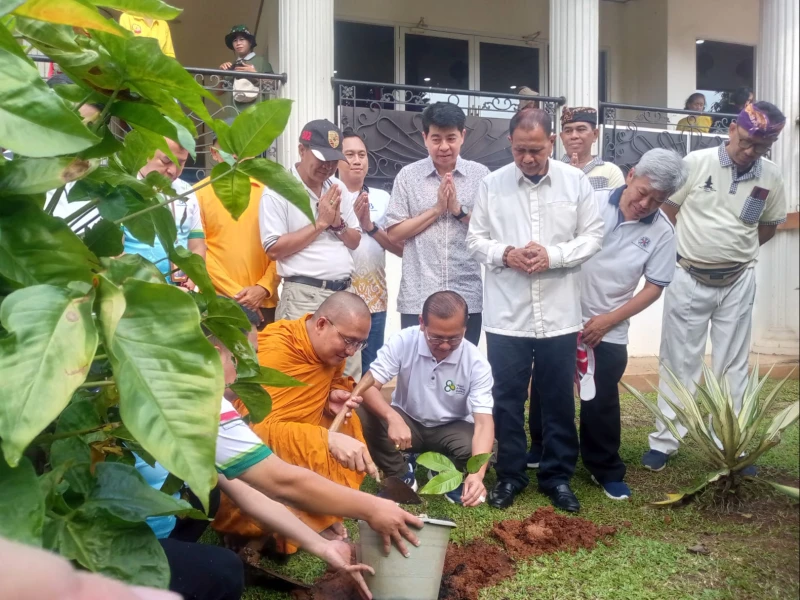 Gaungkan Kesadaran Ekoteologi Berbasis Dharma, MBI DKI Tanam Ratusan Pohon