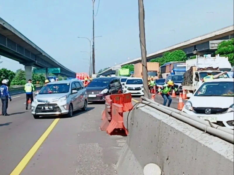 Tol Jakarta–Cikampek Macet Parah, Polisi Berlakukan Contraflow di KM 47-65