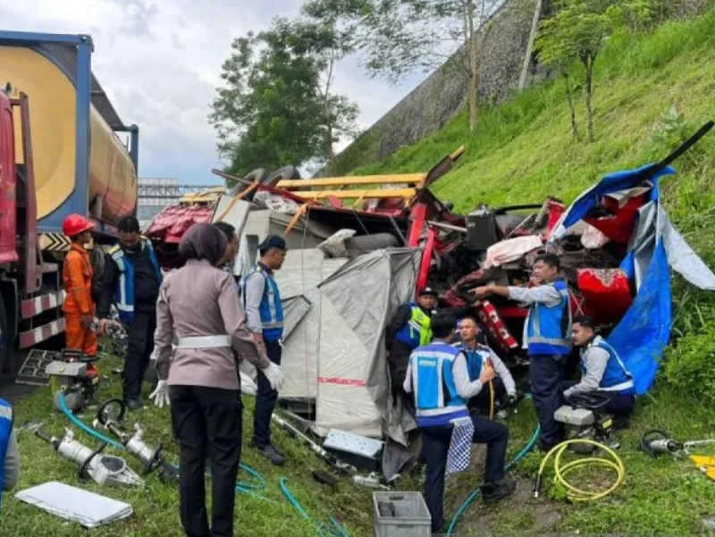 3 Truk Tabrakan Beruntun di KM 431 Tol Semarang-Solo, 1 Orang Tewas