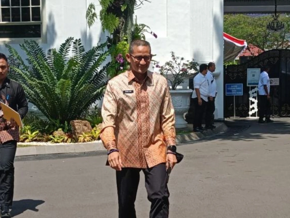 Bahas Pariwisata hingga Politik 2024, Sandiaga Bertemu Jokowi di Istana Negara