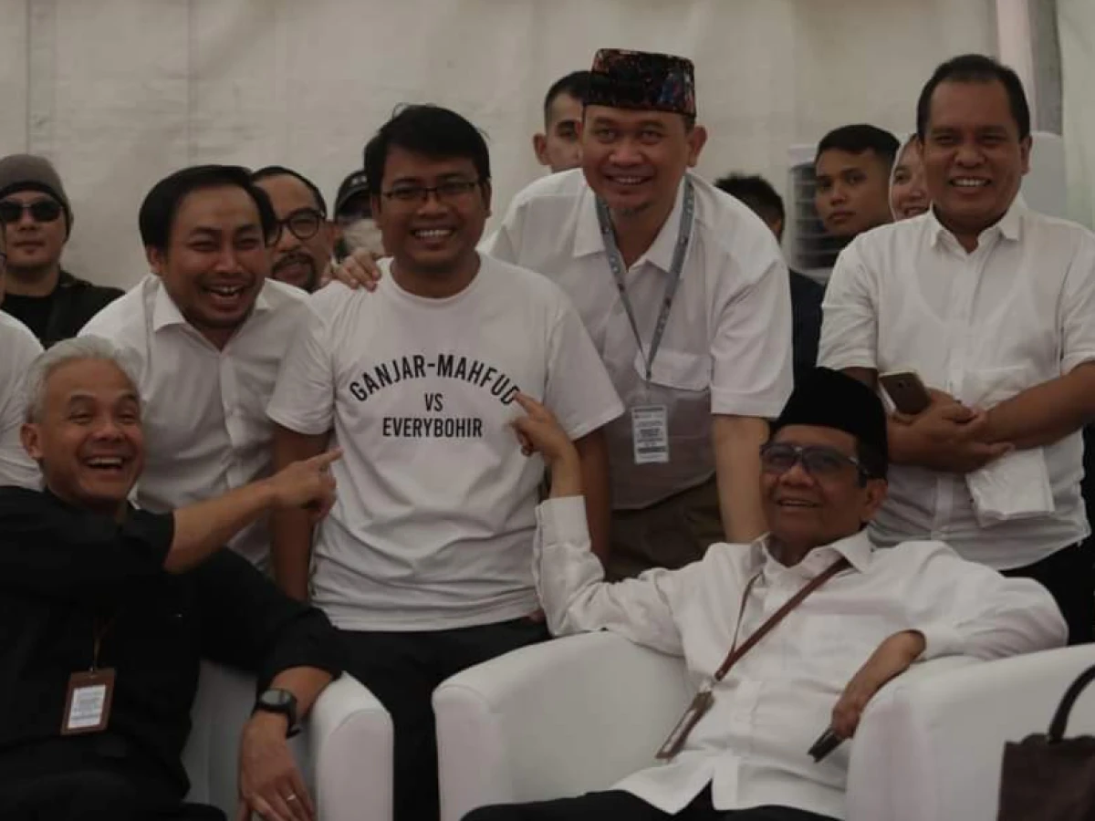 Cak Lontong hingga Butet Kertaredjasa Antar Ganjar-Mahfud Daftar ke KPU