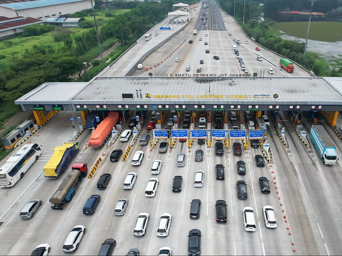 Libur Panjang! Tol Trans Jawa, Sumatera, Kalimantan, hingga Sulawesi Dipadati Puluhan Ribu Kendaraan