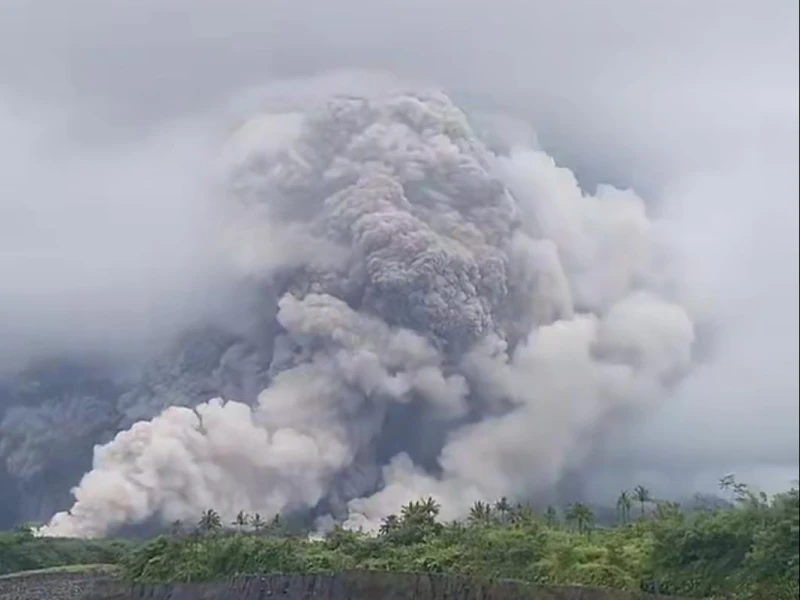 Status Gunung Semeru Naik Menjadi Awas, Waspadai Potensi Banjir Lahar