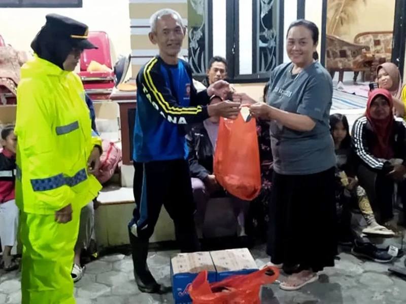 Warga Terdampak Erupsi Gunung Semeru Nyaris 1.000, Pemerintah Langsung Kirim Pasokan Makanan