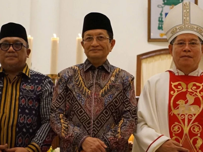 Menag Hadir di Katedral Manado, Teguhkan Pesan Natal tentang Solidaritas dan Kepedulian