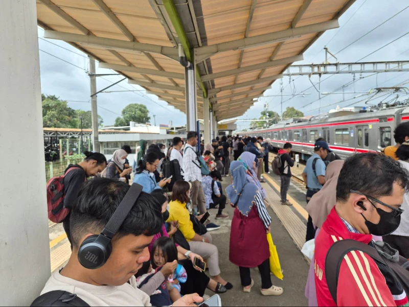 Ada Gangguan KRL di Serpong-Sudimara, Perjalanan Tanah Abang-Rangkasbitung Hanya 1 Jalur