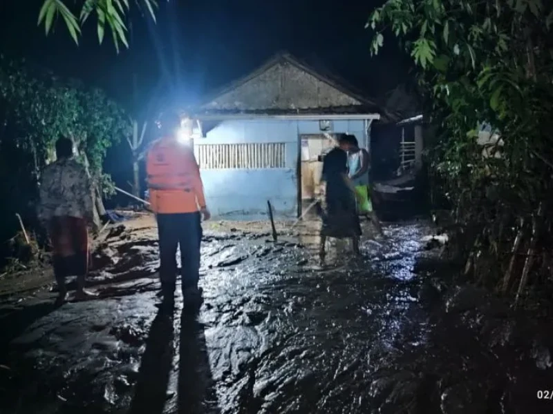 Banjir Bandang Terjang Jember, Mantan Sekdes Hanyut dan Puluhan Warga Rumah Rusak