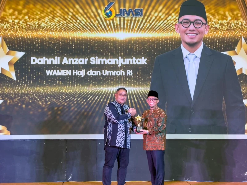 Hari Pers Nasional 2026, Wamenhaj Dahnil Terima Penghargaan Golden Leader dari JMSI