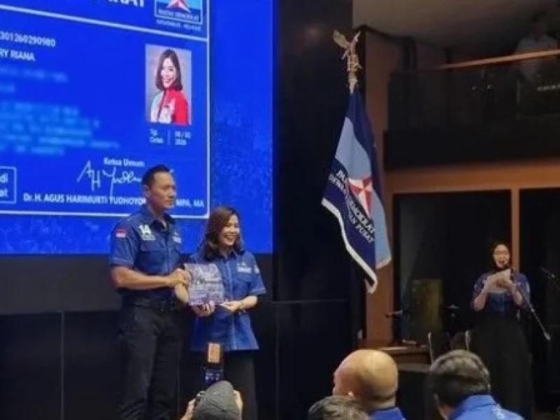 Didominasi Tokoh Tionghoa, AHY Serahkan KTA kepada 48 Wajah Baru Partai Demokrat