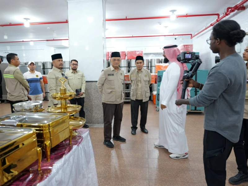 Menhaj Gus Irfan Pastikan Jemaah Haji Indonesia Dapat Layanan Konsumsi Terbaik