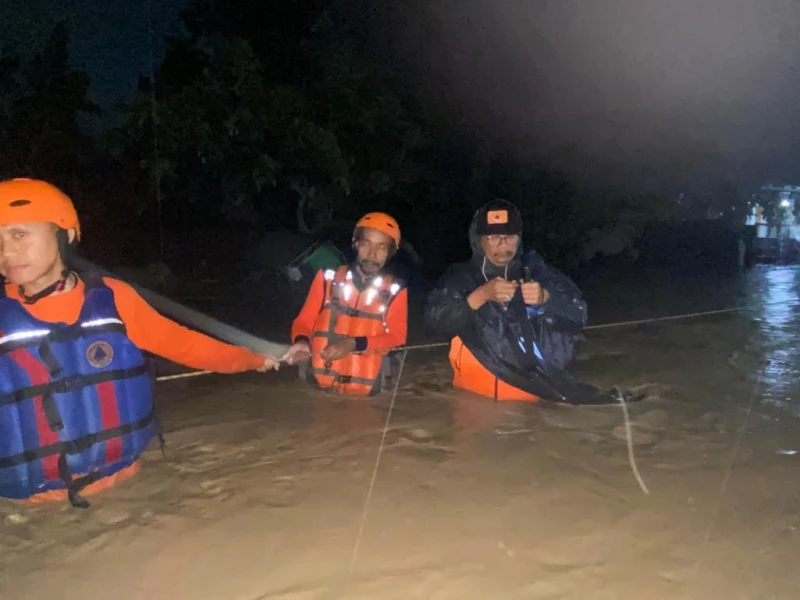 Banjir Genangi Sejumlah Perumahan di Semarang