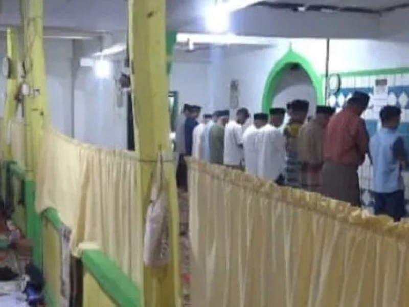 Jemaah Naqsabandiyah di Padang Lebaran Lebih Awal, Salat Id Digelar di Tiga Lokasi