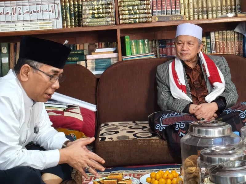 Sowan Kyai Khos NU Sukabumi, Gus Yahya Didoakan 2 Periode