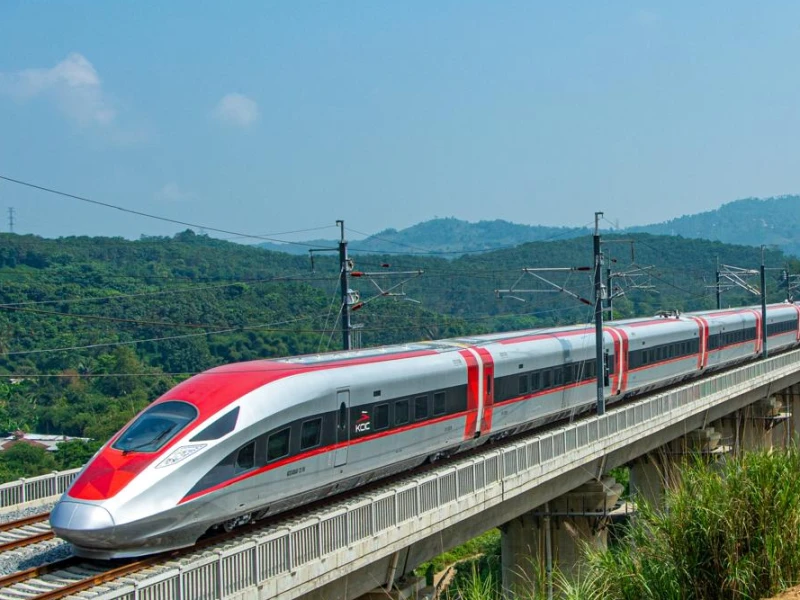 5 Fakta Whoosh Sempat Berhenti di Jalur Layang Kopo akibat Potongan Seng