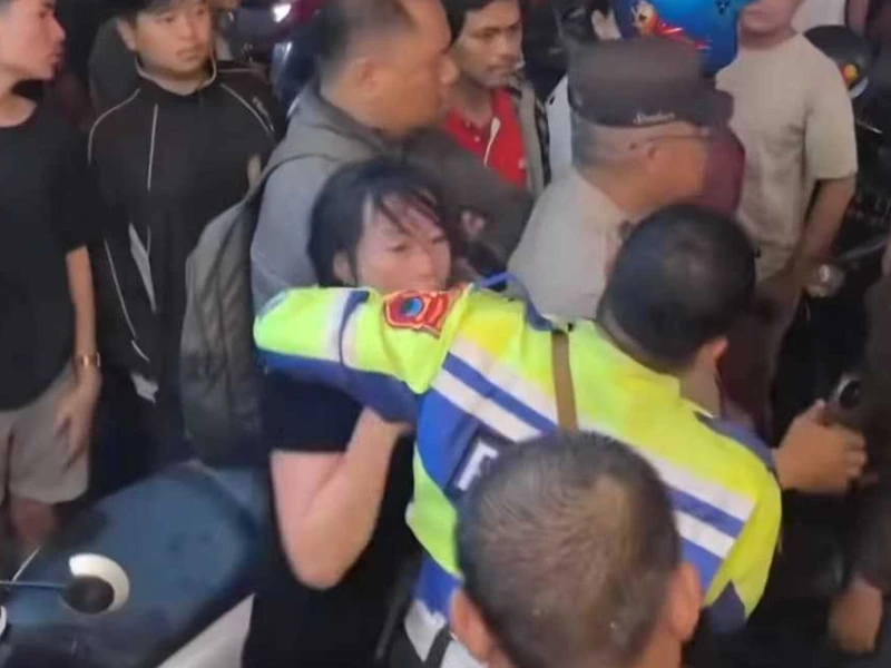 Mabuk Berkendara Mobil, Perempuan WNA China Tabrak Pemotor di Semarang hingga Tewas